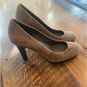Bandolino Suede Heels